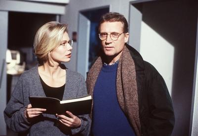 Die Journalisten Robert Reben ROBERT ATZORN und Lore CLAUDINE WILDE entwickeln die Idee mittels-stock-foto