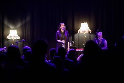Die australische Musikerin und S?ngerin Natalie Imbruglia am 08 Mai 2017 im Gloria Theater in K?ln-stock-foto