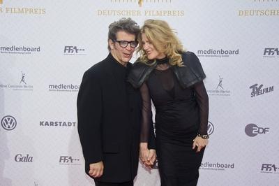93/ Barbara Sukowa mit Gatte, der K?nstler Robert Longo , DEUTSCHER FILMPREIS 2013 , Roter Teppich zur Preisverleihung i-stock-photo