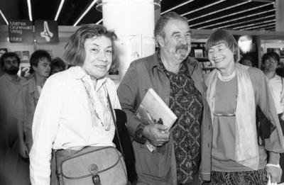 Lothar-G?nther Buchheim mit Ehefrau Diethild (re.) und Patricia Highsmith 10/86 rag Lothar-G?nther Buchheim mit Ehefrau-stock-photo