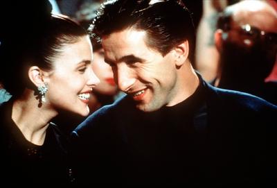 DREI VON GANZEM HERZEN Connie engagiert den Callboy Joe WILLIAM BALDWIN um ihrer Freundin Ellen-stock-photo