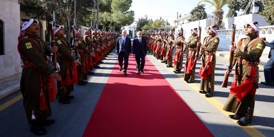 Palestinian Prime Minister and Minister of Foreign Affairs Mohammad Mustafa, meets with Jordanian Prime Minister-stock-foto