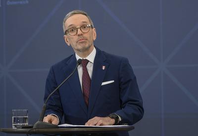 20250113 Pressegespraech FPOE-OEVP bzgl Koalitionsgespraechen-stock-foto
