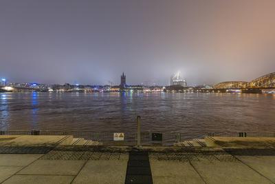 Rhein Hochwasser in K?ln -12.01.2025-stock-foto