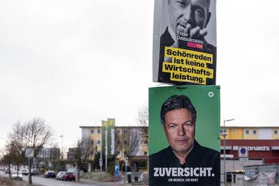 Winterwahlkampf 2025 ? Wahlplakate von Christian Lindner und Robert Habeck-stock-foto