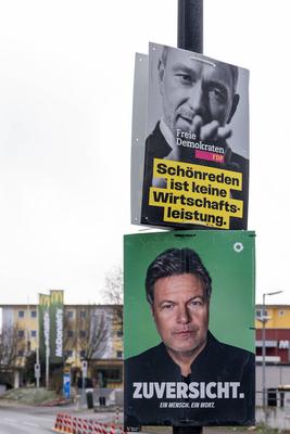 Winterwahlkampf 2025 ? Wahlplakate von Christian Lindner und Robert Habeck-stock-foto