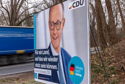 Winterwahlkampf 2025 ? Friedrich Merz auf CDU-Wahlplakat-stock-foto