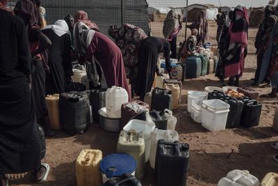  Sudanese refugees in Chad - 23/06/2024 - chad / ? Adre ? - Sudanese refugee families collect water from a borehole. Re-stock-photo