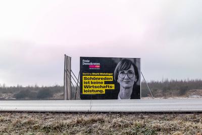 Winterwahlkampf 2025 ? Bettina Stark-Watzinger auf FDP-Wahlplakat-stock-foto