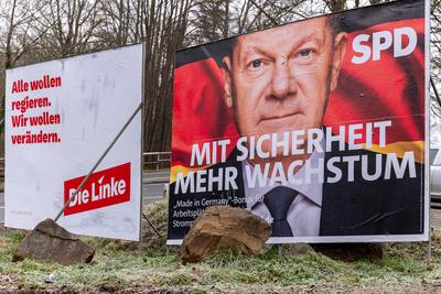 Winterwahlkampf 2025 ? Wahlplakate der Linken und SPD-stock-foto