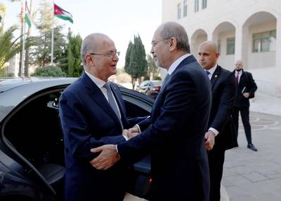 Palestinian Prime Minister and Minister of Foreign Affairs Mohammad Mustafa, meets with Jordanian Prime Minister-stock-foto