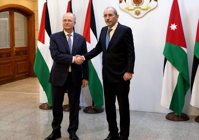 Palestinian Prime Minister and Minister of Foreign Affairs Mohammad Mustafa, meets with Jordanian Prime Minister-stock-foto