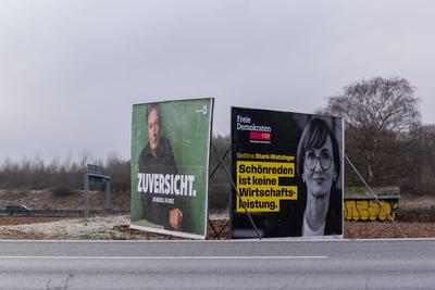 Winterwahlkampf 2025 ? Wahlplakate von Robert Habeck und Bettina Stark-Watzinger-stock-foto