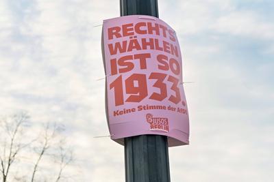 13.01.2025,Berlin,Wahlplakat zur Wahl zum 21. Deutschen Bundestag am 23. Februar 2025,Motiv Jusos Berlin,Rechts w?hlen i-stock-foto