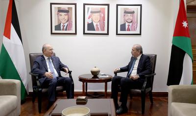 Palestinian Prime Minister and Minister of Foreign Affairs Mohammad Mustafa, meets with Jordanian Prime Minister-stock-foto