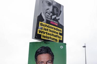 Winterwahlkampf 2025 ? Christian Lindner und Robert Habeck auf Wahlplakaten-stock-foto
