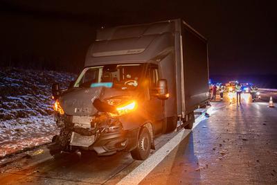 Schwerer Auffahrunfall auf A72 ? Transporter kollidieren auf A72-stock-foto