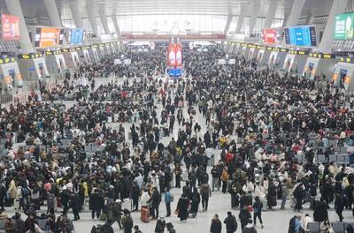 2025 Spring Festival Travel Rush Kicked Off-stock-foto
