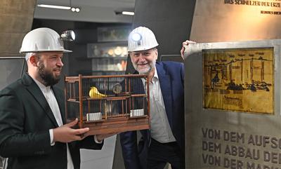 SMAC-Chemnitz mit guter Besucherresonanz Kurator Christian Landrock (li) und Ausstellungsleiter Jens Beutmann vom smac --stock-foto