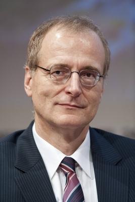 Christian Nienhaus, Gesch?ftsf?hrer, WAZ Mediengruppe, Portraet, Portrait, Einzelbild, angeschnittenes Einzelmotiv, Disk-stock-foto