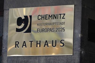 Schilderwechsel 05.04.2024, Chemnitz, Markt, Rathaus, gegen 16 Uhr fand ein heimlicher Schilderwechsel statt. Chemnitz S-stock-foto