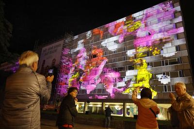 Light our Vision 25.09.2024, Chemnitz, Innenstadt, Kultur, Light our Vision , vom 25.09. bis 28.09. 2024, Unter dem dies-stock-foto