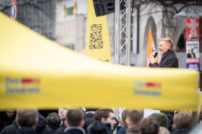 Christian Lindner, FDP-Parteivorsitzender und ehemaliger Bundesfinanzminister, w?hrend der Wahlkampfveranstaltung auf dem Kr?pcke in Hannover, Niedersachsen-stock-foto