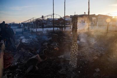 Israeli bombing targets Lorence Cafeteria in Deir al-Balah, central Gaza Strip, at dawn on the 466th day of the war. January 14, 2025, Gaza, Palestine-stock-foto