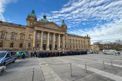 Leipzig - Schweigeminute f?r toten Polizisten: S?chsische Beamte gedenken get?teten Kollegen Maximilian Stoppa-stock-photo