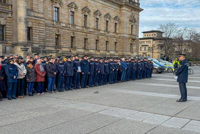 Leipzig - Schweigeminute f?r toten Polizisten: S?chsische Beamte gedenken get?teten Kollegen Maximilian Stoppa-stock-photo