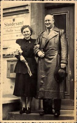 Halle an der Saale Standesamt Hochzeit Blumen AUFNAHMEDATUM GESCH?TZT-stock-foto