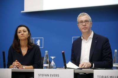 14.01.2025, Felor Badenberg, Senatorin f?r Justiz und Verbraucherschutz, Stefan Evers, Senator f?r Finanzen, in der Sena-stock-photo