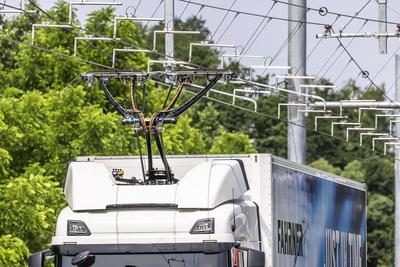 Pilotstrecke f?r Oberleitungs-Lkw im Murgtal startet dreij?hrige Testphase. eWayBW ist ein Pilotprojekt zu elektrisch be-stock-foto