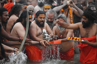 Millions Take Dip On First Amrit Snan At Mahakumbh Mela Prayagraj 2025-stock-foto