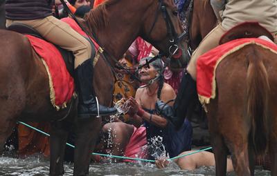 Millions Take Dip On First Amrit Snan At Mahakumbh Mela Prayagraj 2025-stock-foto