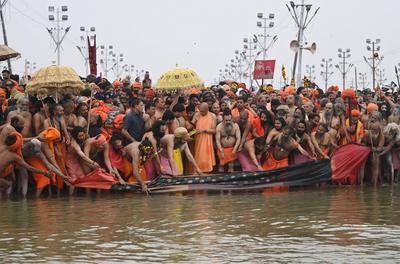 Millions Take Dip On First Amrit Snan At Mahakumbh Mela Prayagraj 2025-stock-foto