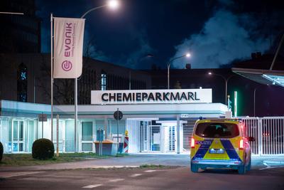 Drohnenspionage im Chemiepark Marl? Polizei ermittelt nach mysteri?sem Flugobjekt - UFO ?ber Sicherheitszone?-stock-foto
