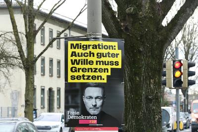 14.01.2025 Dortmund, Die Parteien haben ihre Plakataktionen begonnen. Plakate der SPD, CDU, FDP, Die Gr?nen, Volt und ML-stock-foto