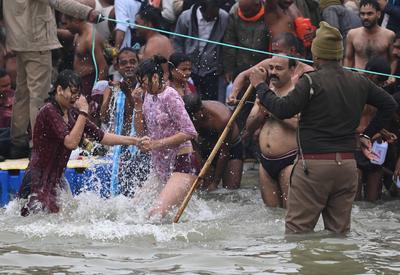 Millions Take Dip On First Amrit Snan At Mahakumbh Mela Prayagraj 2025-stock-foto