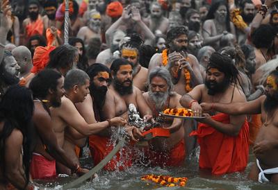 Millions Take Dip On First Amrit Snan At Mahakumbh Mela Prayagraj 2025-stock-foto