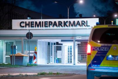 Drohnenspionage im Chemiepark Marl? Polizei ermittelt nach mysteri?sem Flugobjekt - UFO ?ber Sicherheitszone?-stock-foto