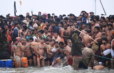 Millions Take Dip On First Amrit Snan At Mahakumbh Mela Prayagraj 2025-stock-foto