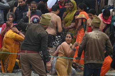 Millions Take Dip On First Amrit Snan At Mahakumbh Mela Prayagraj 2025-stock-foto