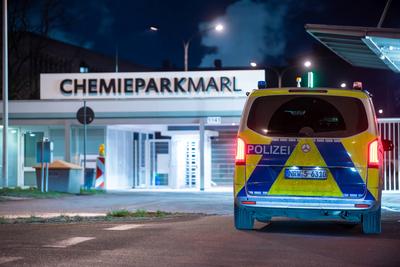 Drohnenspionage im Chemiepark Marl? Polizei ermittelt nach mysteri?sem Flugobjekt - UFO ?ber Sicherheitszone?-stock-foto