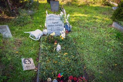 Berlin Spandau; Friedhof / Landschaftsfriedhof Gatow, Islamischer Friedhofsteil; Grab von Aynur Hatun S?r?c? - 16.10.202-stock-foto