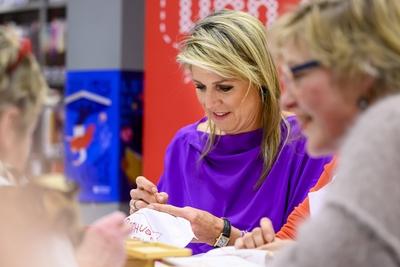 Queen M?xima visits community art project Thuis, Den Haag, The Netherlands-stock-foto