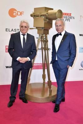 Henry H?bchen und Klaus J Behrendt bei der 54 Verleihung der Goldenen Kamera 2019 im Flughafen Tem-stock-foto