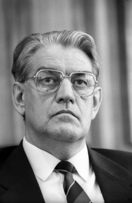 Hans Reichelt (DDR/Minister f?r Umweltschutz und Wasserwirtschaft) w?hrend einer Pressekonferenz in Bonn-stock-foto