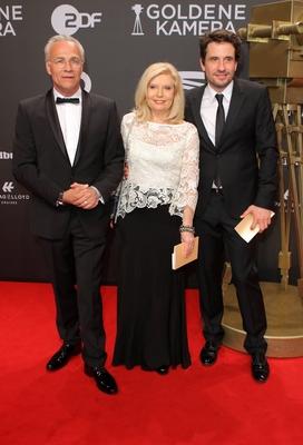 Klaus J Behrendt Sabine Postel und Oliver Mommsen bei der Verleihung der Goldene Kamera in der Mes-stock-foto