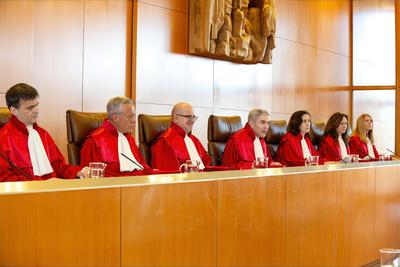 News Bilder des Tages Bundesverfassungsgericht Karlsruhe: Urteilsverk?ndung in Sachen Polizeikosten Hochrisikospiele. Di-stock-foto